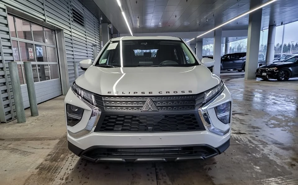 2025 Mitsubishi Eclipse Cross - Image 2 of 20