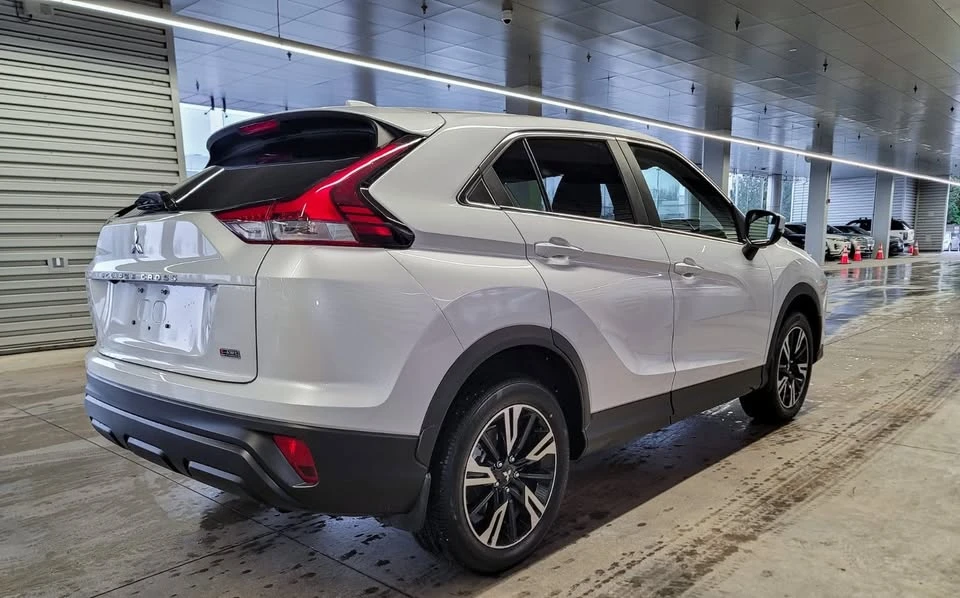 2025 Mitsubishi Eclipse Cross - Image 4 of 20
