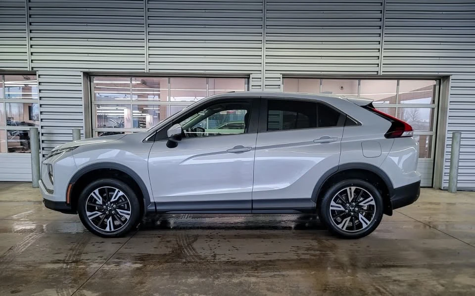 2025 Mitsubishi Eclipse Cross - Image 7 of 20