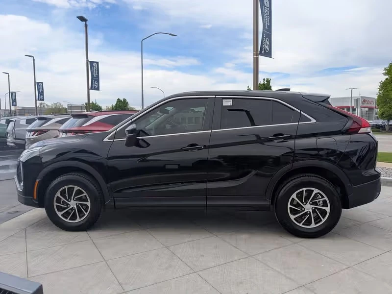 2025 Mitsubishi Eclipse Cross - Image 2 of 15