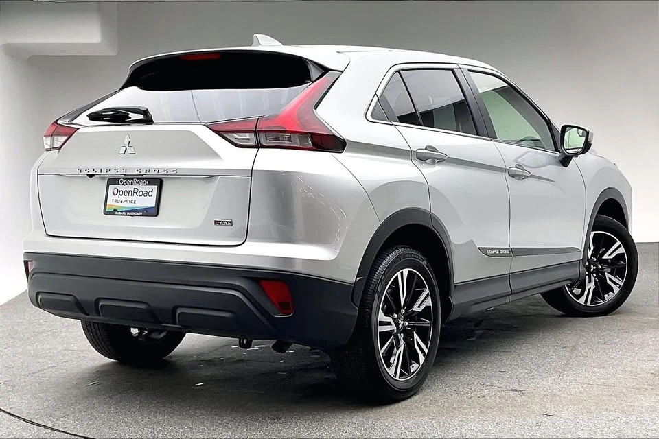 2025 Mitsubishi Eclipse Cross - Image 3 of 16