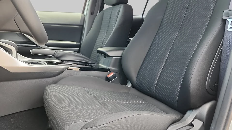 2025 Mitsubishi Eclipse Cross - Image 8 of 12