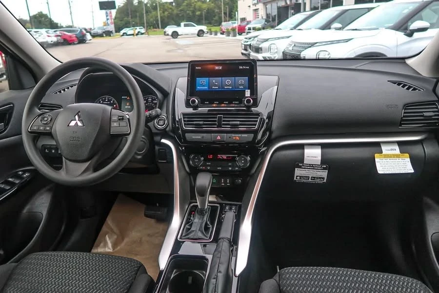 2025 Mitsubishi Eclipse Cross - Image 4 of 4