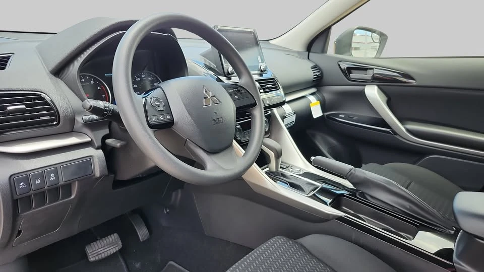2025 Mitsubishi Eclipse Cross - Image 7 of 12