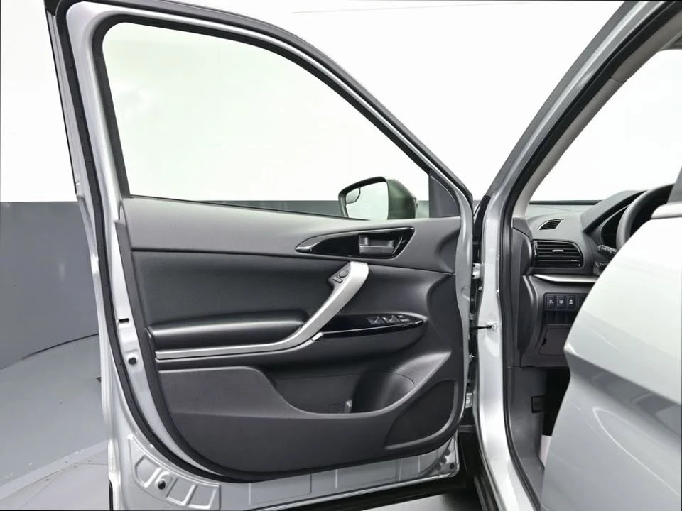 2025 Mitsubishi Eclipse Cross - Image 11 of 19