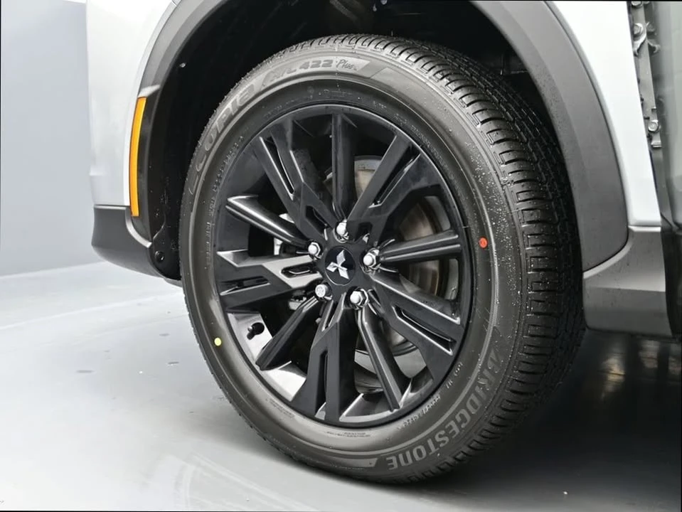 2025 Mitsubishi Eclipse Cross - Image 17 of 19