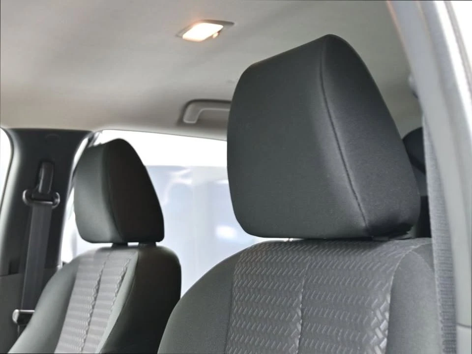 2025 Mitsubishi Eclipse Cross - Image 14 of 19