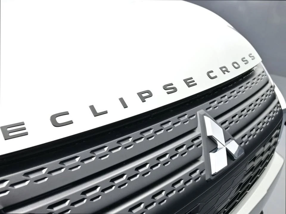 2025 Mitsubishi Eclipse Cross - Image 18 of 19