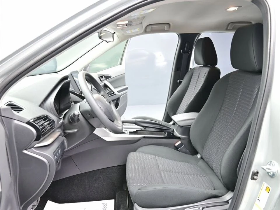 2025 Mitsubishi Eclipse Cross - Image 15 of 19