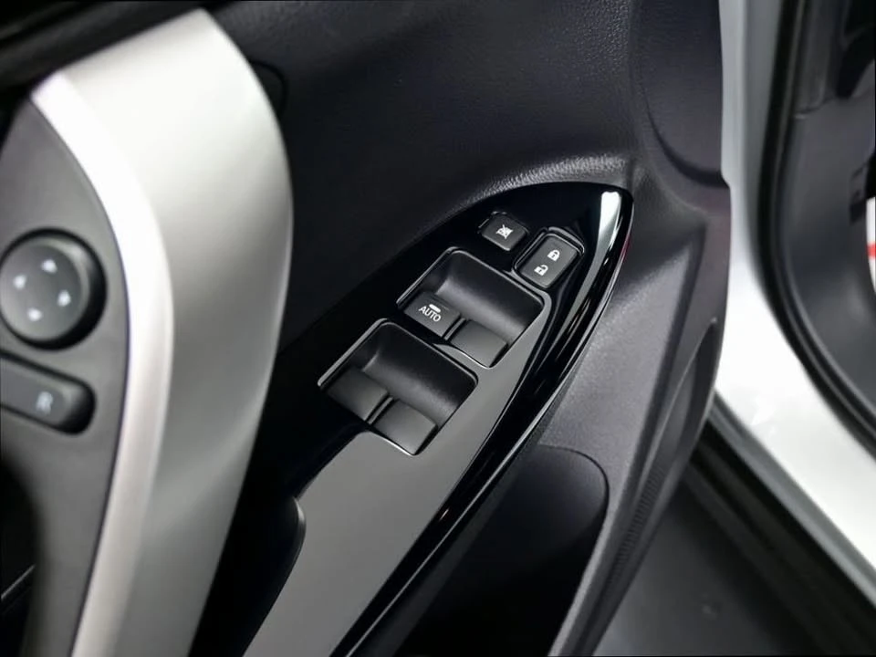 2025 Mitsubishi Eclipse Cross - Image 12 of 19