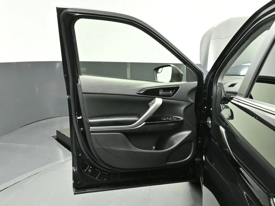 2025 Mitsubishi Eclipse Cross - Image 9 of 20