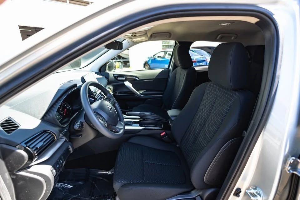 2025 Mitsubishi Eclipse Cross - Image 17 of 20