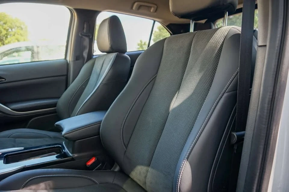 2025 Mitsubishi Eclipse Cross - Image 7 of 20