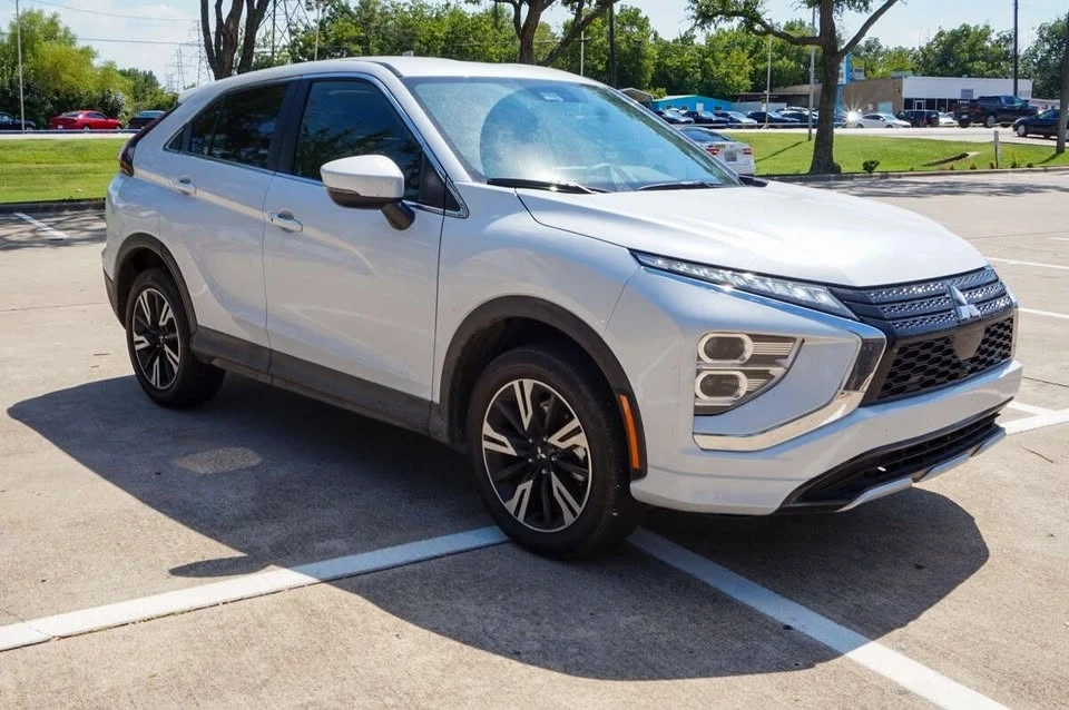 2025 Mitsubishi Eclipse Cross - Image 2 of 20