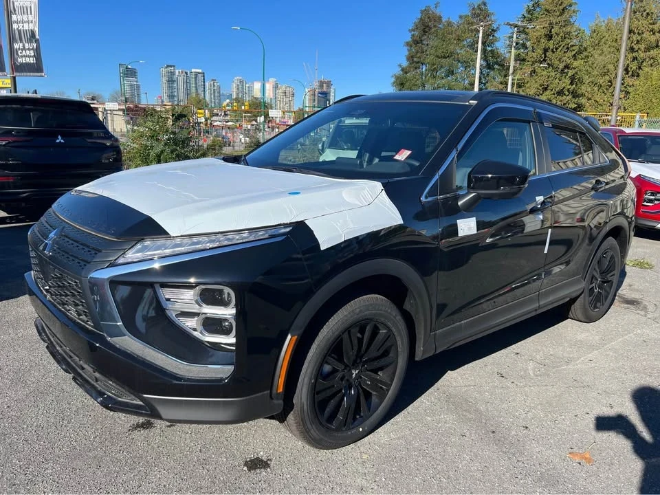 2025 Mitsubishi Eclipse Cross - Image 2 of 14