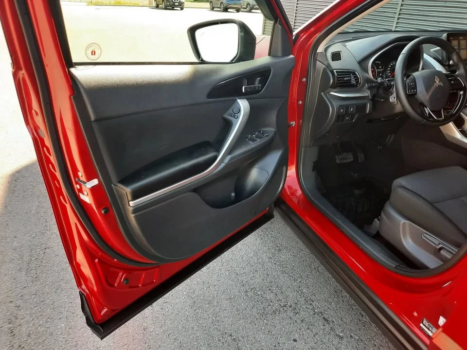 2025 Mitsubishi Eclipse Cross - Image 8 of 14