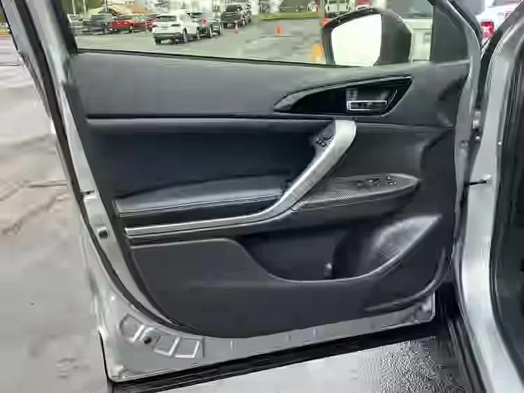 2025 Mitsubishi Eclipse Cross - Image 11 of 20
