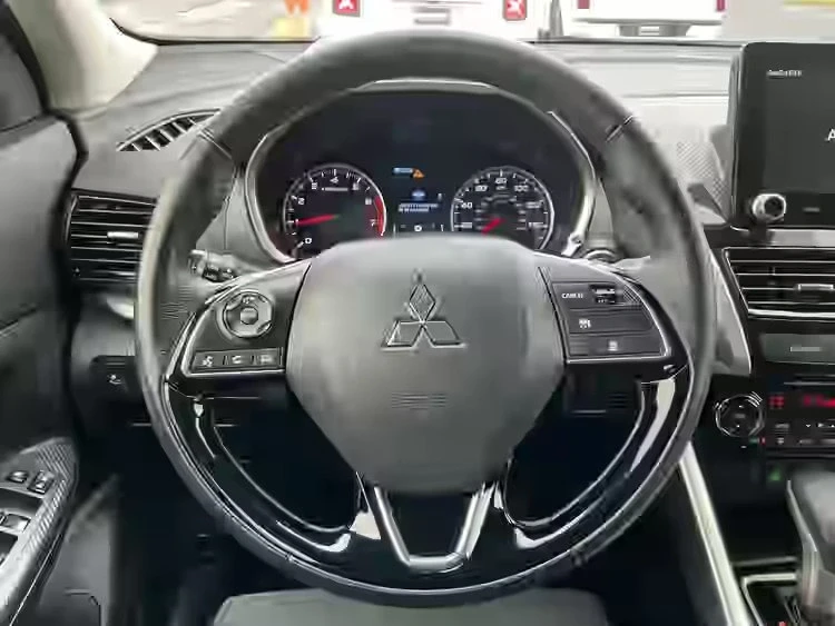 2025 Mitsubishi Eclipse Cross - Image 15 of 20