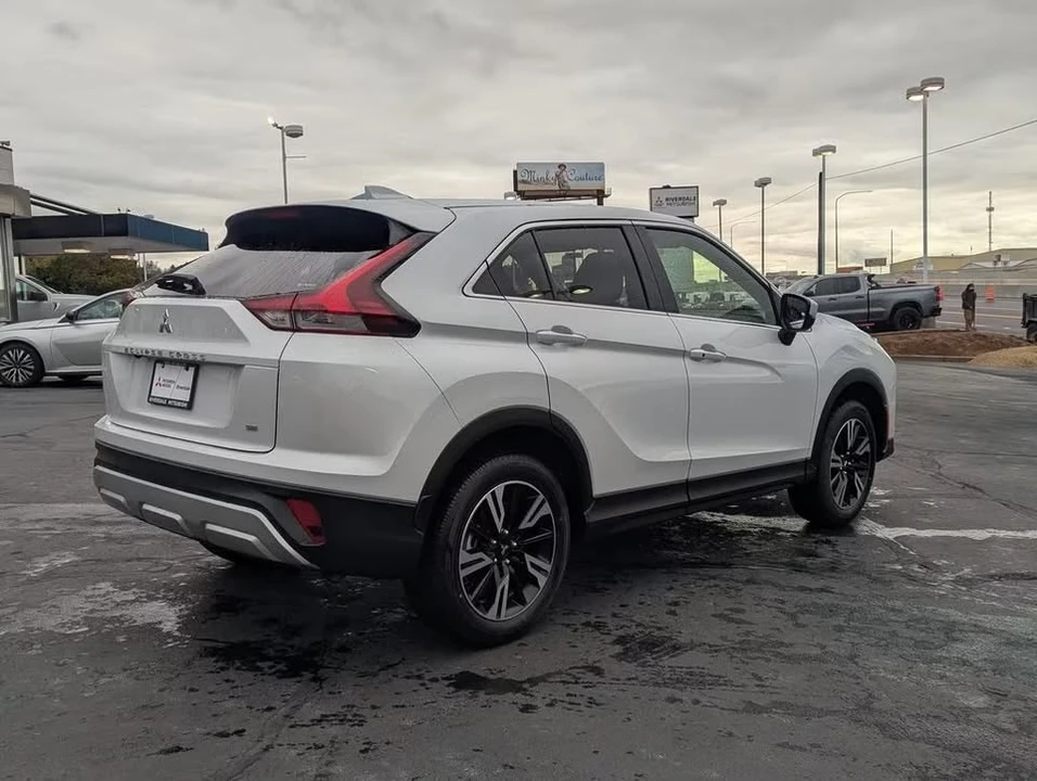 2025 Mitsubishi Eclipse Cross - Image 2 of 10