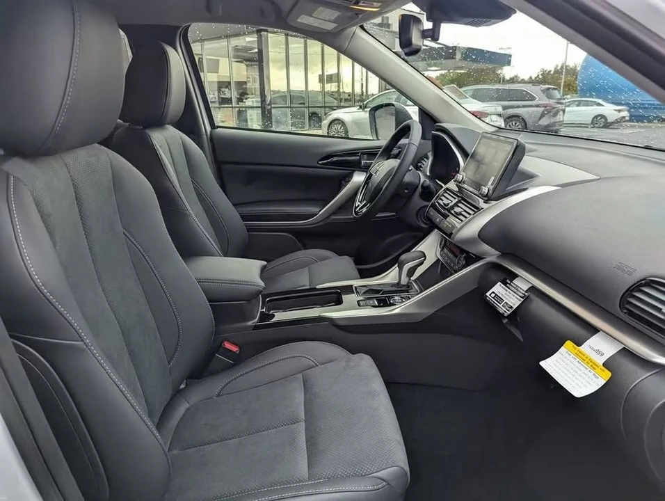 2025 Mitsubishi Eclipse Cross - Image 7 of 10