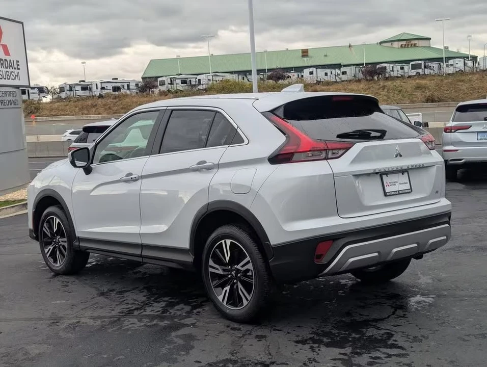 2025 Mitsubishi Eclipse Cross - Image 3 of 10