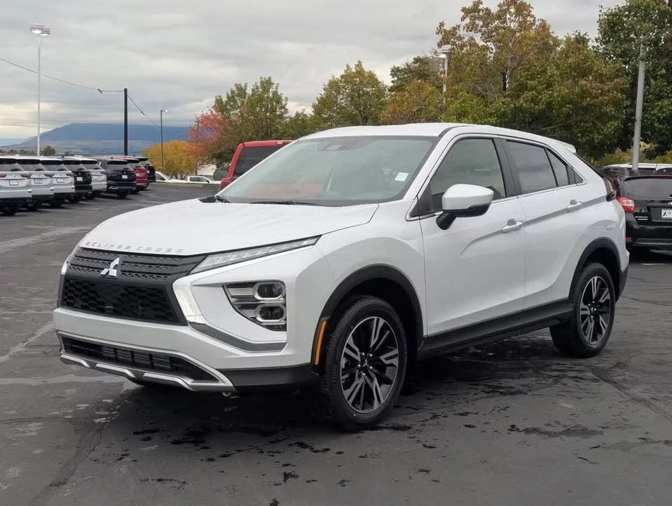 2025 Mitsubishi Eclipse Cross - Image 4 of 10