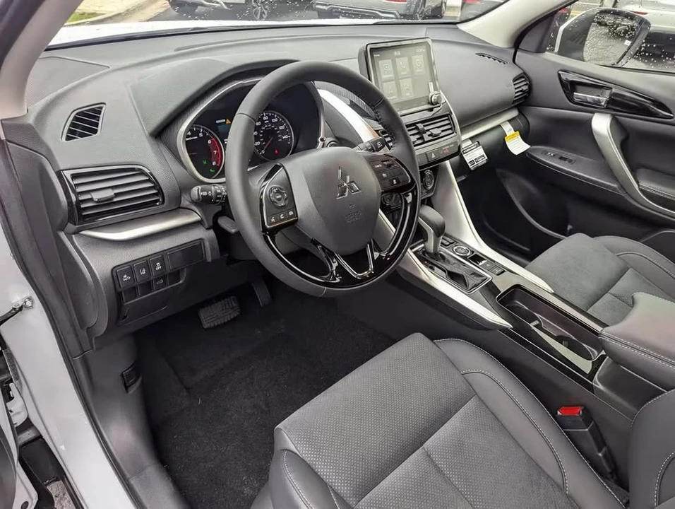 2025 Mitsubishi Eclipse Cross - Image 5 of 10