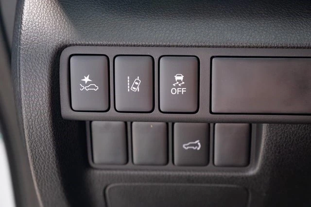 2025 Mitsubishi Eclipse Cross - Image 13 of 19