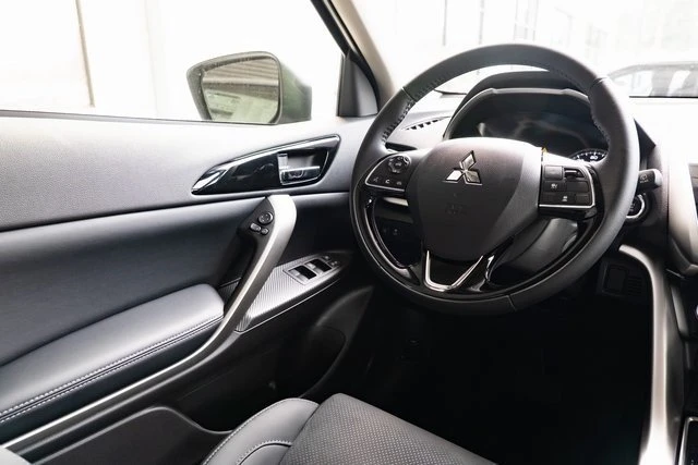 2025 Mitsubishi Eclipse Cross - Image 10 of 19
