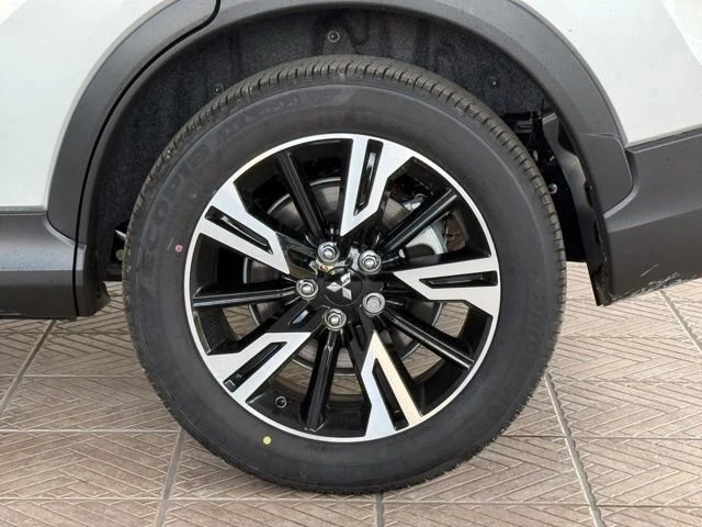 2025 Mitsubishi Eclipse Cross - Image 14 of 18