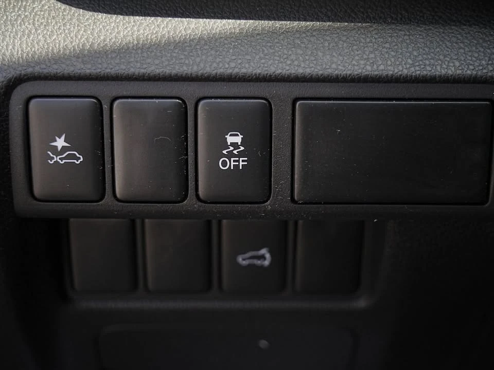 2025 Mitsubishi Eclipse Cross - Image 17 of 20