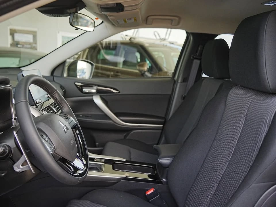2025 Mitsubishi Eclipse Cross - Image 14 of 20