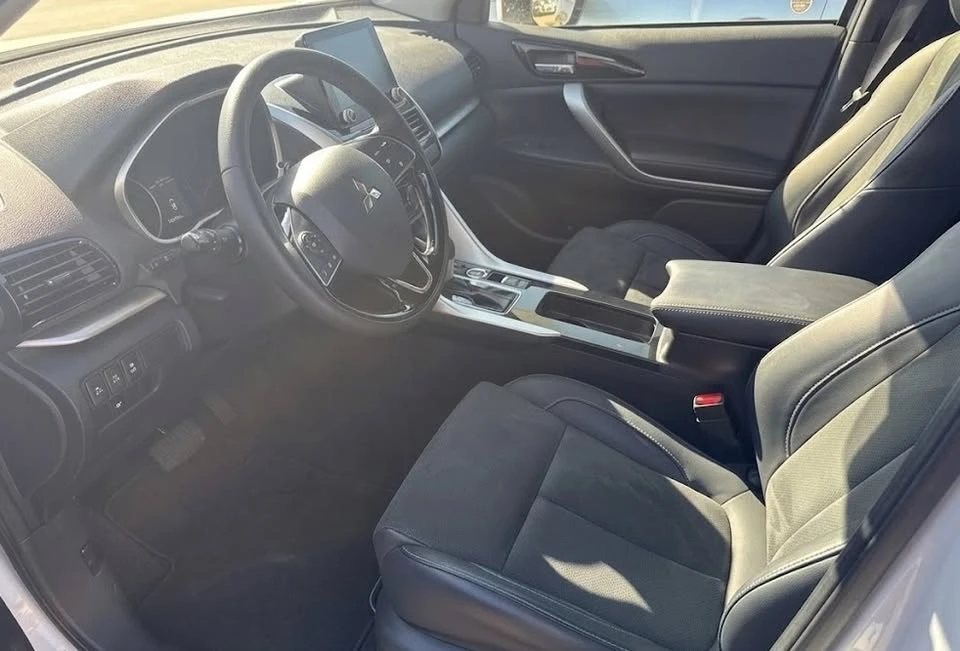 2025 Mitsubishi Eclipse Cross - Image 2 of 3
