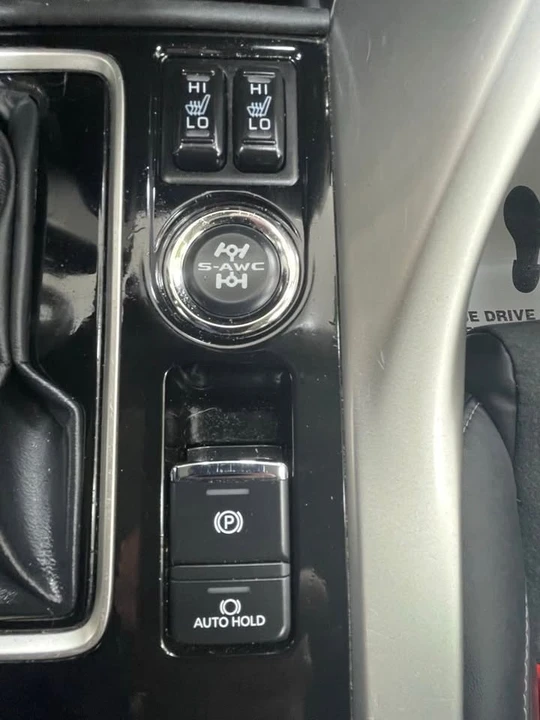 2025 Mitsubishi Eclipse Cross - Image 13 of 18