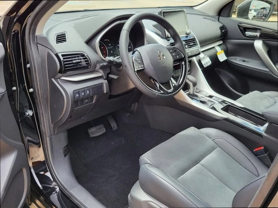 2025 Mitsubishi Eclipse Cross - Image 10 of 13