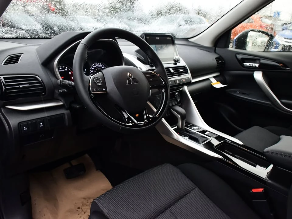 2025 Mitsubishi Eclipse Cross - Image 12 of 17