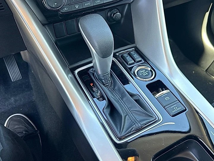 2025 Mitsubishi Eclipse Cross - Image 7 of 20