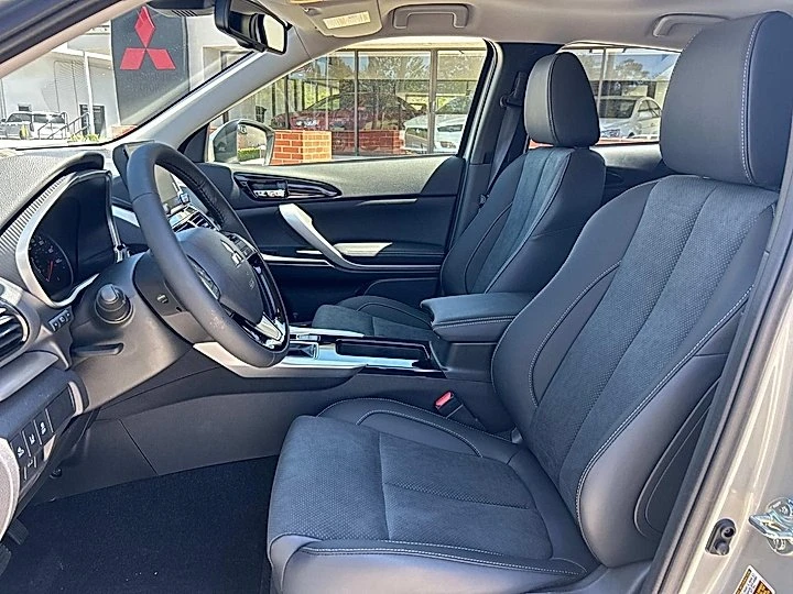 2025 Mitsubishi Eclipse Cross - Image 14 of 20