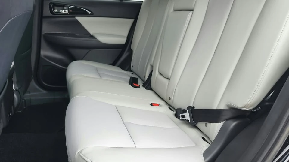 2025 Mitsubishi Eclipse Cross - Image 11 of 13