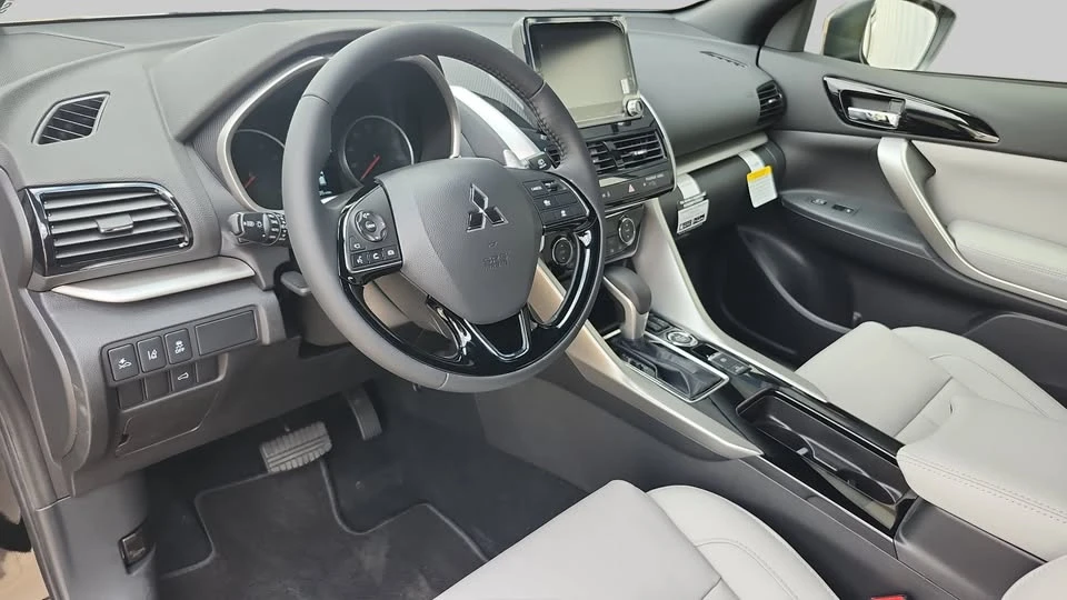2025 Mitsubishi Eclipse Cross - Image 9 of 12