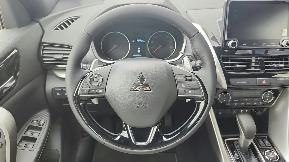 2025 Mitsubishi Eclipse Cross - Image 10 of 12