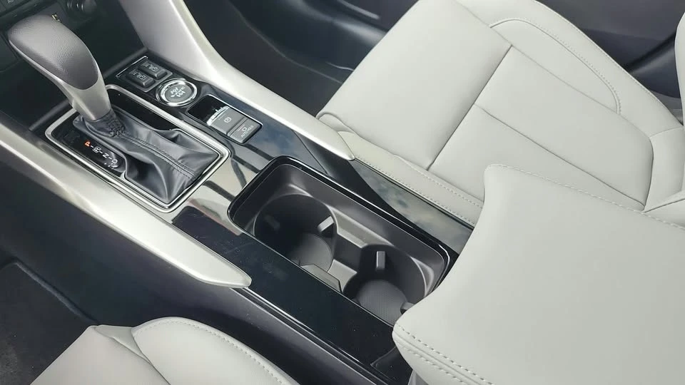 2025 Mitsubishi Eclipse Cross - Image 11 of 12