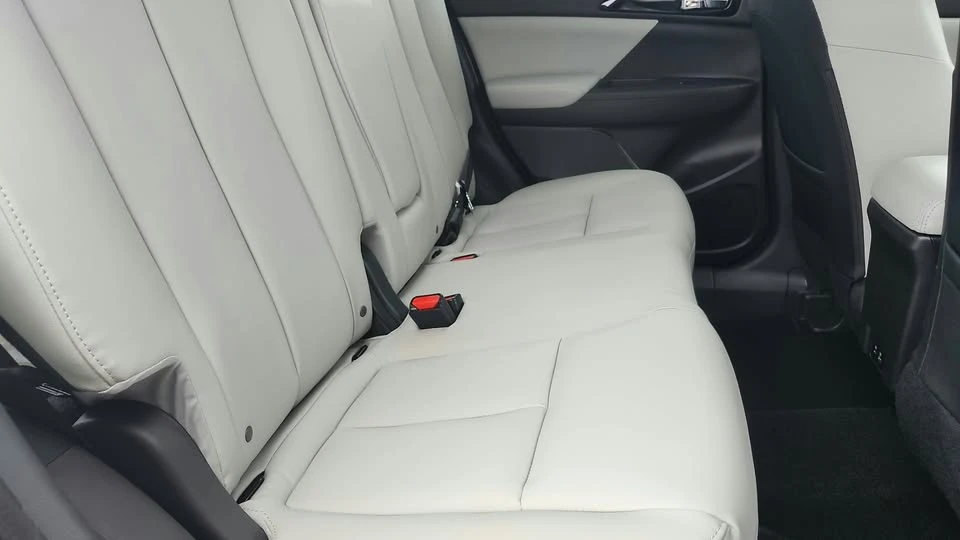 2025 Mitsubishi Eclipse Cross - Image 6 of 12