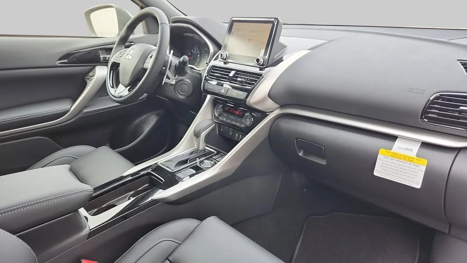 2025 Mitsubishi Eclipse Cross - Image 6 of 8