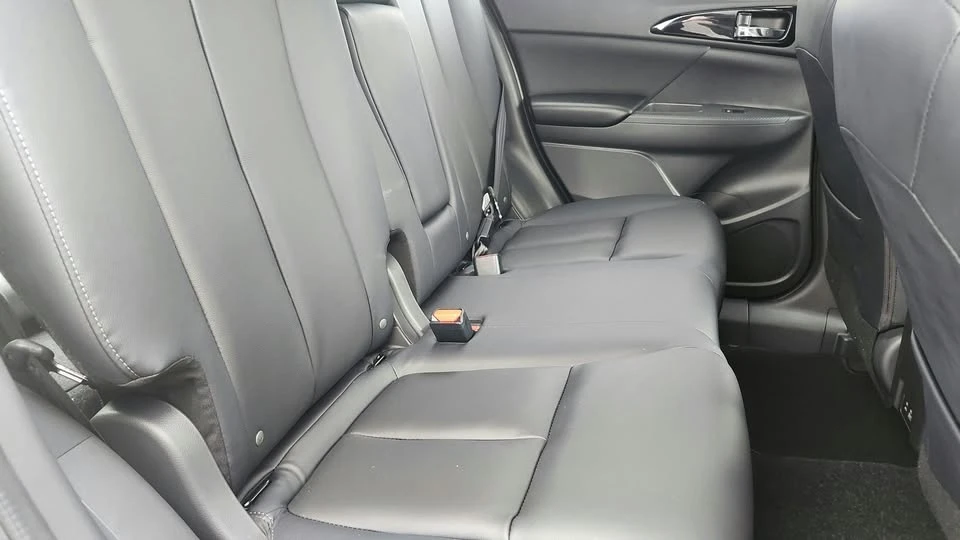 2025 Mitsubishi Eclipse Cross - Image 3 of 8