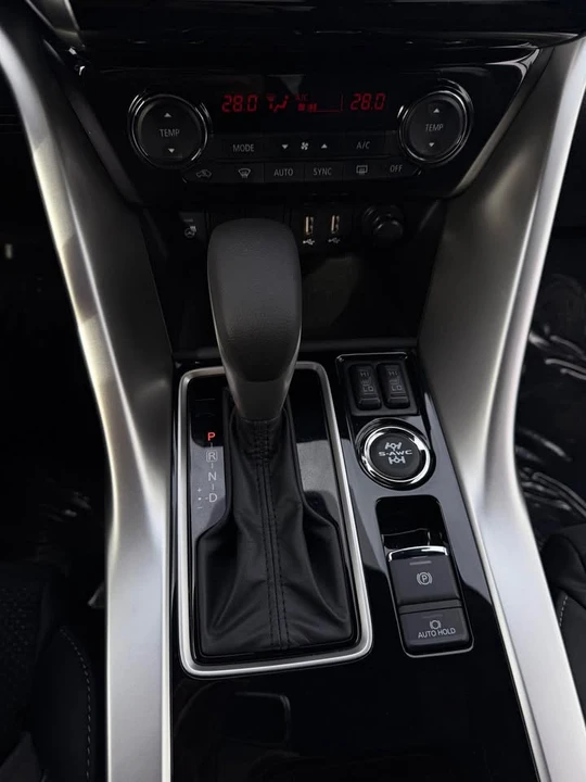 2025 Mitsubishi Eclipse Cross - Image 15 of 19