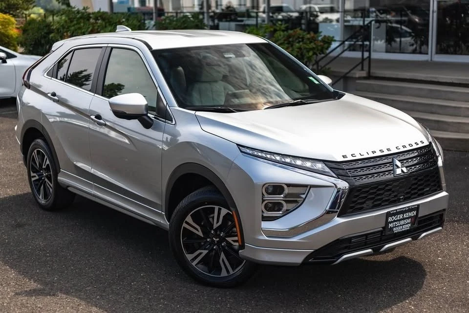 2025 Mitsubishi Eclipse Cross - Image 2 of 20
