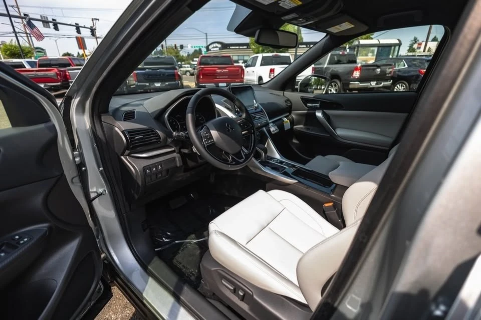 2025 Mitsubishi Eclipse Cross - Image 12 of 20