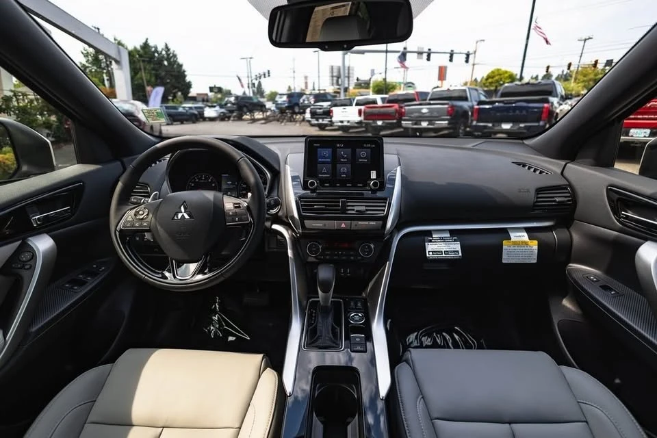 2025 Mitsubishi Eclipse Cross - Image 15 of 20