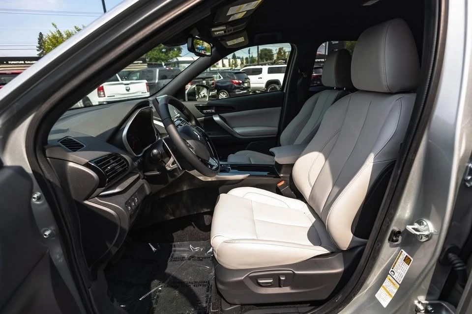 2025 Mitsubishi Eclipse Cross - Image 13 of 20